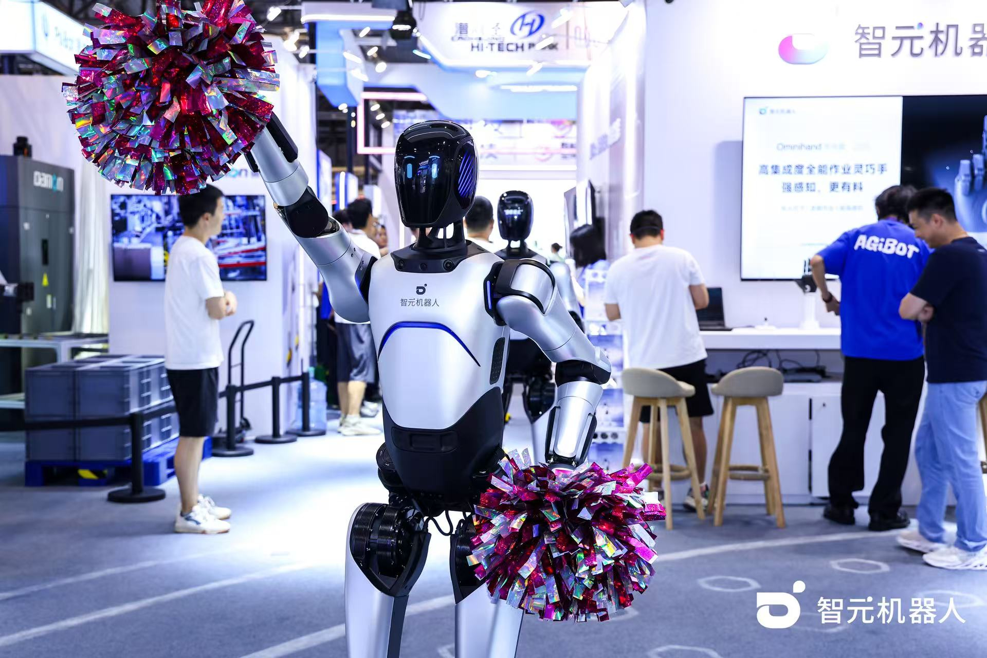 bb贝博艾弗森机器人 WAIC 首日展台火爆，机器...